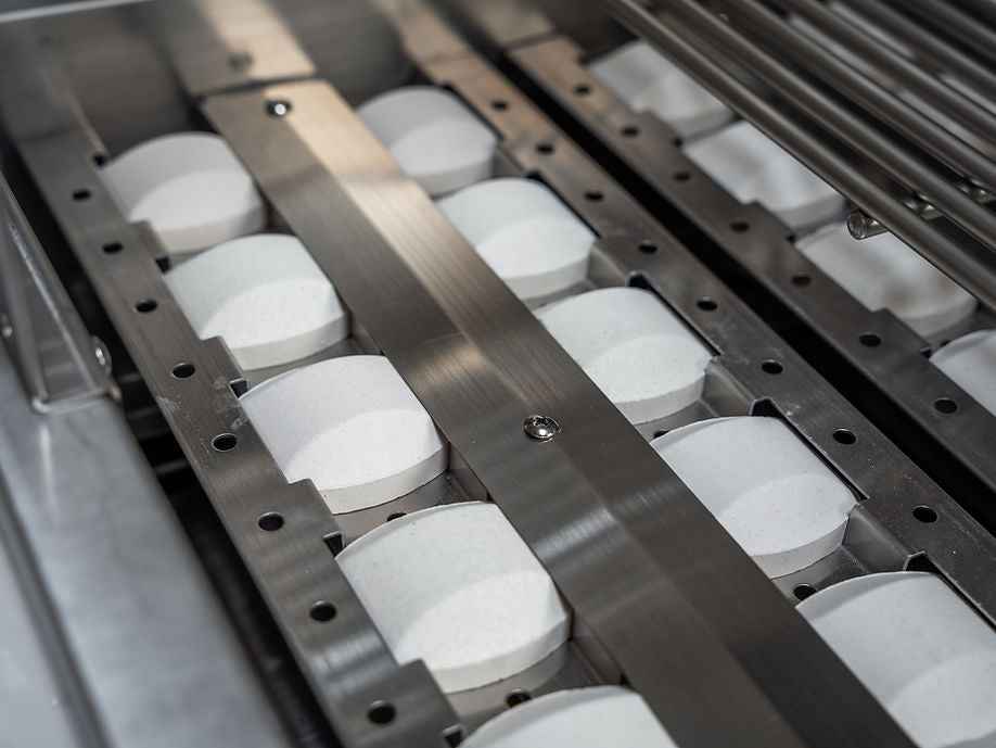 KoKoMo 7' Straight Outdoor Kitchen Island – Built-In 32” Grill + Fridge