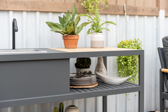Outdoor kitchen counter