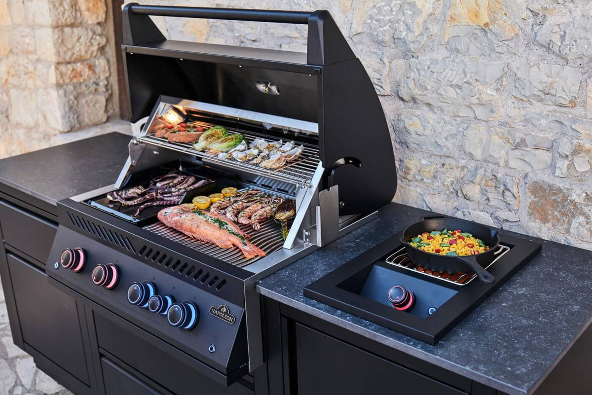 OASIS® 301 Outdoor Kitchen, Built-in 700 Series 32 with Soft Close Doors