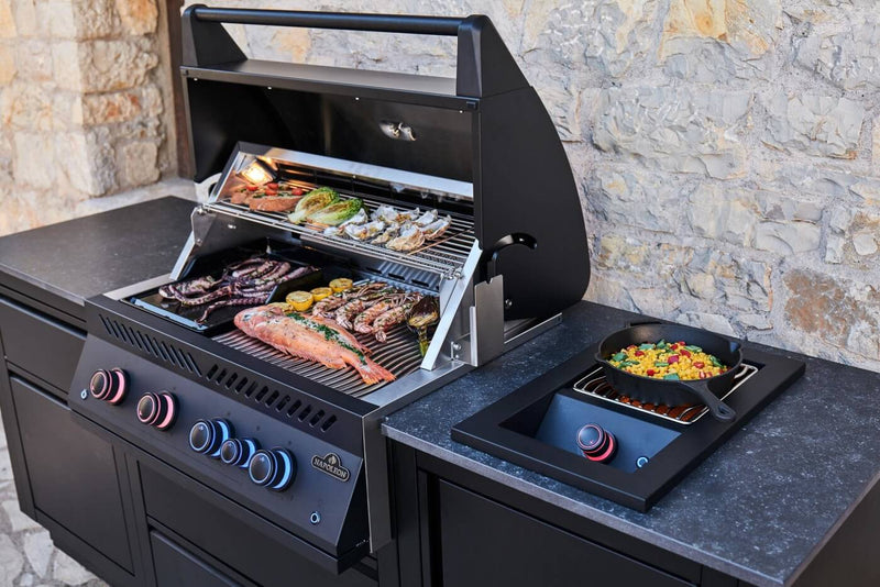 OASIS® 301 Outdoor Kitchen, Built-in 700 Series 32 with Soft Close Doors