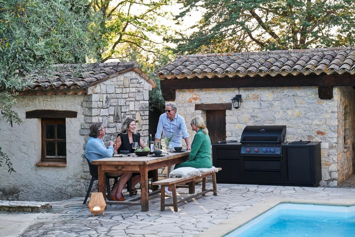 OASIS® 301 Outdoor Kitchen, Built-in 700 Series 32 with Soft Close Doors