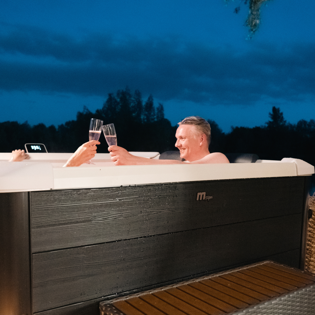 MSPA | OSLO | Frame Series | Rigid Hot Tub & Spa | Light up the night | Upto 6 Person