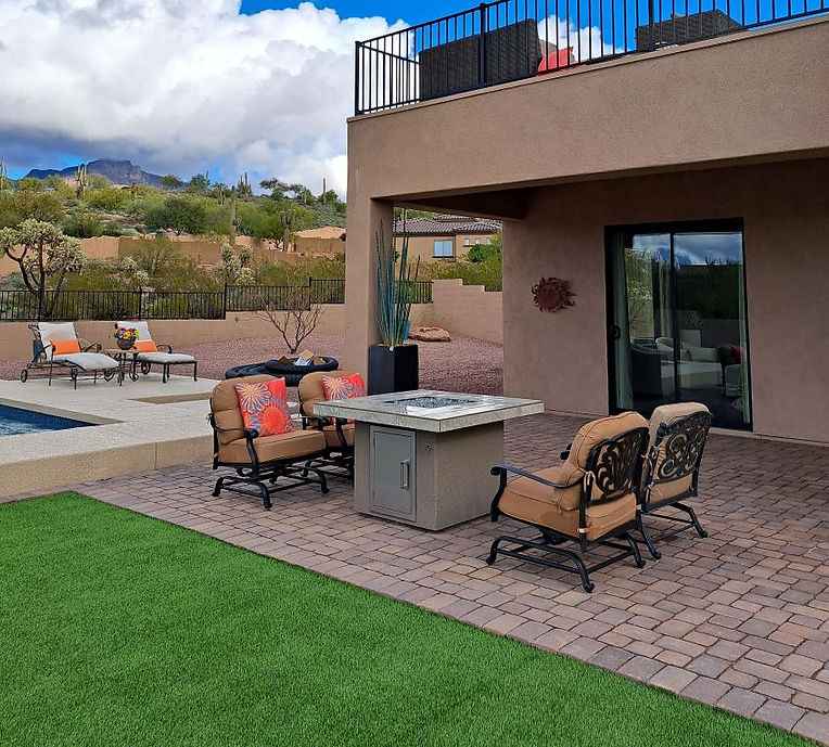 Jamaica Square Fire Table with Fire Glass – 35,000 BTU (LP/NG/WOOD)